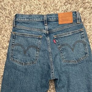 Levi’s jeans size 24
